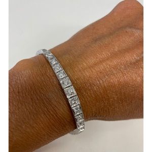 Vintage 14k gold graduated tennis bracelet. 1.76 Cw G-Vs1